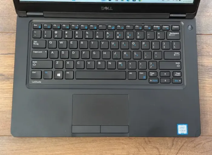 Ультрабук Б-клас Dell Latitude 5490 / 14" (1920x1080) IPS Touch / Intel Core i5-6300U (2 (4) ядра по 2.4 - 3.0 GHz) / 8 GB DDR4 / 256 GB SSD / Intel HD Graphics 520 / WebCam б/в - зображення 3