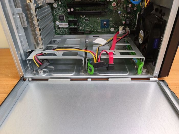 Комп'ютер Fujitsu Esprimo P757/E90+ Tower / Intel Core i5-6500 (4 ядра по 3,2 - 3,6 ГГц) / 8 ГБ DDR4 / 240 ГБ SSD / Intel HD Graphics 530 / 280 Вт / DisplayPort / DVI б/в - изображение 8