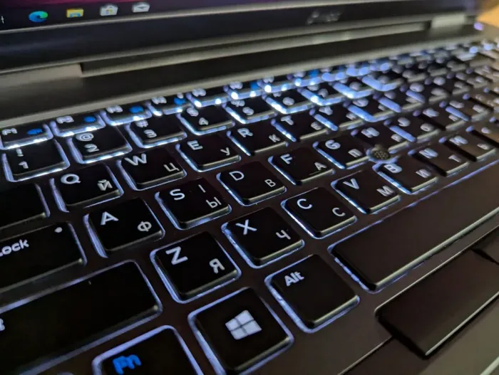 Мобільна робоча станція Dell Precision 7540 / 15.6" (1920x1080) IPS / Intel Core i7-9850H (6 (12) ядер по 2.6 - 4.6 GHz) / 32 GB DDR4 / 512 GB SSD / nVidia Quadro T1000, 4 GB GDDR5, 128-bit / WebCam / Windows 10 б/в - зображення 6