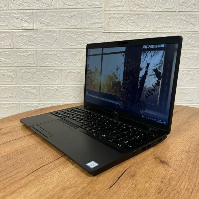 Ноутбук Б-клас Dell Precision 3540 / 15.6" (1366x768) TN / Intel Core i7-8665U (4 (8) ядра по 1.9 - 4.8 GHz) / 8 GB DDR4 / 128 GB SSD NVMe / AMD Radeon Pro WX 2100, 2 GB GDDR5, 64-bit / WebCam б/в - изображение 5