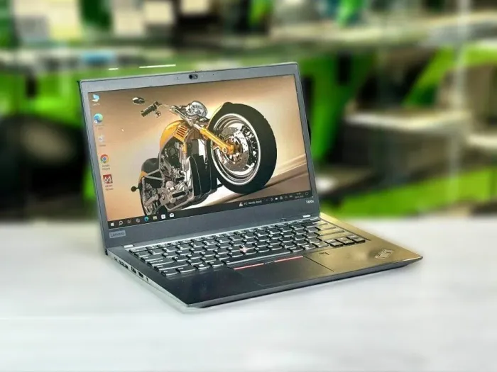 Ультрабук Lenovo ThinkPad T495s / 14" (1920x1080) IPS / AMD Ryzen 5 PRO 3500U (4 (8) ядра по 2.1 - 3.7 GHz) / 16 GB DDR4 / 256 GB SSD M.2 / AMD Radeon Vega 8 Graphics / WebCam / Win 10 Pro б/в - зображення 3