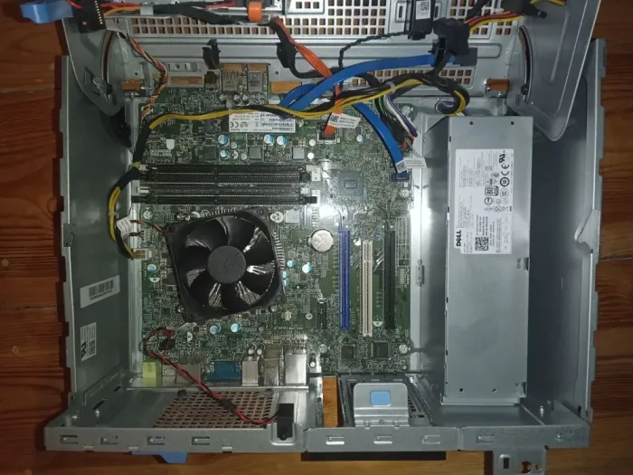 ПК Б-клас Dell OptiPlex 5040 Tower / Core i3-6100T (2(4) ядра по 3.2GHz) / 4GB DDR3 / 120GB SSD / HD Graphics 530 / DVD-RW б/в - зображення 4