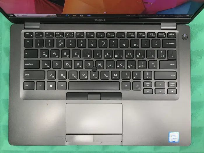 Ультрабук Б-клас Dell Latitude 5400 / 14" (1920x1080) IPS / Intel Core i5-8265U (4 (8) ядра по 1.6 - 3.9 GHz) / 8 GB DDR4 / 256 GB SSD / Intel UHD Graphics 620 / WebCam / USB 3.1 / HDMI / Windows 10 б/в - зображення 4