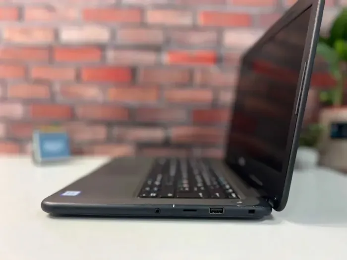Ультрабук Dell Latitude 3310 / 13.3" (1366x768) TN / Intel Core i5-8265U (4 (8) ядра по 1.6 - 3.9 GHz) / 8 GB DDR4 / 256 GB SSD / Intel UHD Graphics / WebCam / Win 10 Pro б/в - зображення 5
