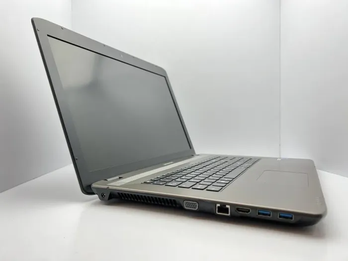 Ноутбук Medion Akoya E7227 / 17.3" (1600x900) TN / Intel Core i5-4210M (2 (4) ядра по 2.6 - 3.2 GHz) / 6 GB DDR3 / 128 GB SSD + 500 GB HDD / Intel HD Graphics / WebCam / АКБ не тримає б/в - зображення 3