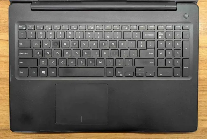 Ноутбук Dell Latitude 3590 / 15.6" (1920x1080) IPS / Intel Core i7-8550U (4 (8) ядра по 1.8 - 4.0 GHz) / 16 GB DDR4 / 512 GB SSD / AMD Radeon R7 M460, 2 GB GDDR5, 64-bit / WebCam / HDMI / Windows 10 б/в - зображення 3