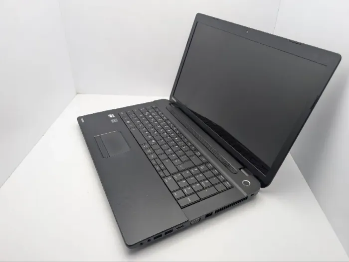 Ноутбук Toshiba Satellite C70D-A / 17.3" (1600x900) TN / AMD E1-2100 (2 ядра по 1.0 GHz) / 8 GB DDR3 / 120 GB SSD / AMD Radeon HD 8210 Graphics / Web-cam б/в - зображення 7