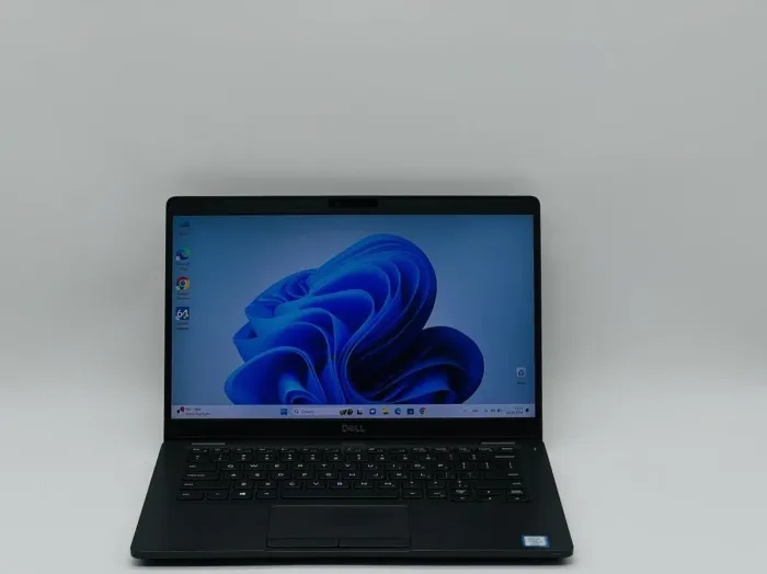 Ноутбук Dell Latitude 5300 / 13.3" (1920x1080) IPS / Intel Core i5-8365U (4 (8) ядра по 1.6 - 4.1 GHz) / 8 GB DDR4 / 240 GB SSD / UHD Graphics / WebCam б/в - зображення 2