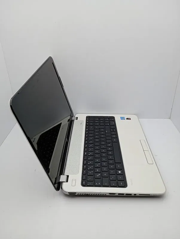Ноутбук HP Pavilion 15e / 15.6" (1366x768) TN / Intel Core i5-3230M (2 (4) ядра по 2.6 - 3.2 GHz) / 8 GB DDR3 / 500 GB HDD / AMD Radeon HD 8600M, 2 GB DDR3, 64-bit / WebCam б/в - зображення 3