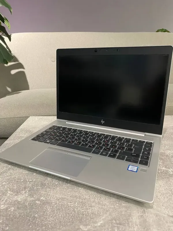 Ультрабук HP EliteBook 840 G5 / 14" (1920x1080) IPS / Intel Core i5-8250U (4 (8) ядра по 1.6 - 3.4 GHz) / 8 GB DDR4 / 256 GB SSD M.2 / Intel HD Graphics 620 / WebCam / Win 10 б/в - зображення 2
