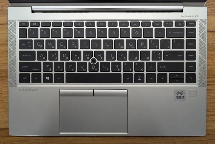 Ультрабук Б-клас HP EliteBook 840 G7 / 14" (1920x1080) IPS / Intel Core i7-10610U (4 (8) ядра по 1.8 - 4.9 GHz) / 8 GB DDR4 / 512 GB SSD / Intel UHD Graphics / WebCam / TouchID / Windows 10 б/в - зображення 3