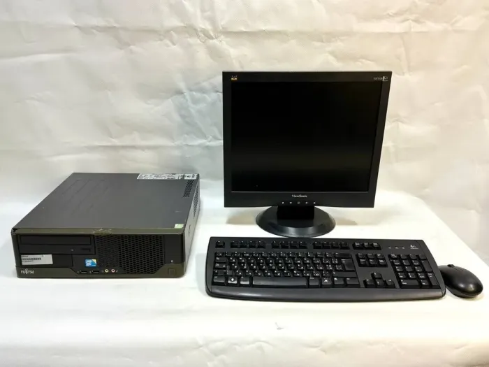 Комплект ПК: Б-клас Fujitsu Esprimo E5730 E85 SFF / Intel Core 2 Duo E8500 (2 ядра по 3.16 GHz) / 4 GB DDR2 / 160 GB HDD / Intel HD Graphics / DVD-ROM + Монітор Б-клас ViewSonic VA703b / 17" (1280x1024) TN / VGA  б/в - зображення 2