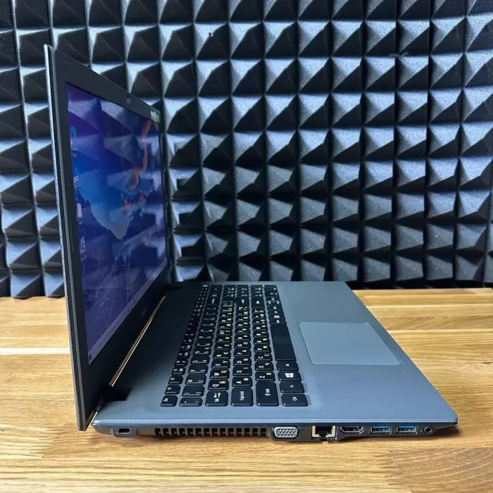 Ноутбук Acer Aspire E5-573 / 15.6" (1366x768) TN / Intel Core i3-5005U (2 (4) ядра по 2.0 GHz) / 8 GB DDR3 / 128 GB SSD / Intel HD Graphics 5500 / WebCam / DVD-ROM б/в - зображення 5