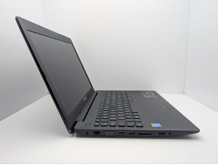 Ноутбук Asus X553M / 15.6" (1366x768) TN / Intel Celeron N2840 (2 ядра по 2.16 - 2.58 GHz) / 8 GB DDR3 / 128 GB SSD / Intel HD Graphics / WebCam / DVD-ROM б/в - зображення 4