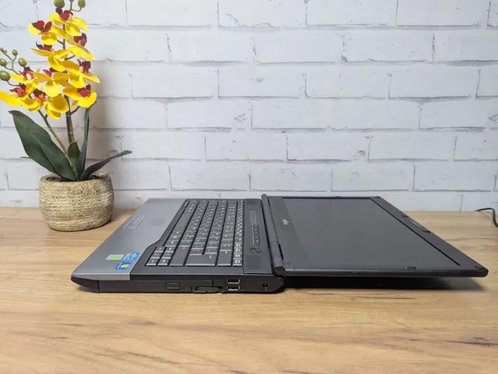 Ноутбук Б-клас Fujitsu LifeBook S782 / 14" (1366x768) TN / Intel Core i5-3320M (2 (4) ядра по 2.6 - 3.3 GHz) / 8 GB DDR3 / 128 GB SSD / Intel HD Graphics 4000 / WebCam / Без АКБ б/в - зображення 8