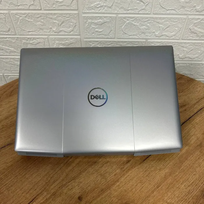 Ігровий ноутбук Dell G5 5505 / 15.6" (1920x1080) IPS / AMD Ryzen 5 4600H (6 (12) ядер по 3.0 - 4.0 GHz) / 16 GB DDR4 / 256 GB SSD / AMD Radeon RX 5600M, 6 GB GDDR6, 192-bit / WebCam б/в - зображення 3