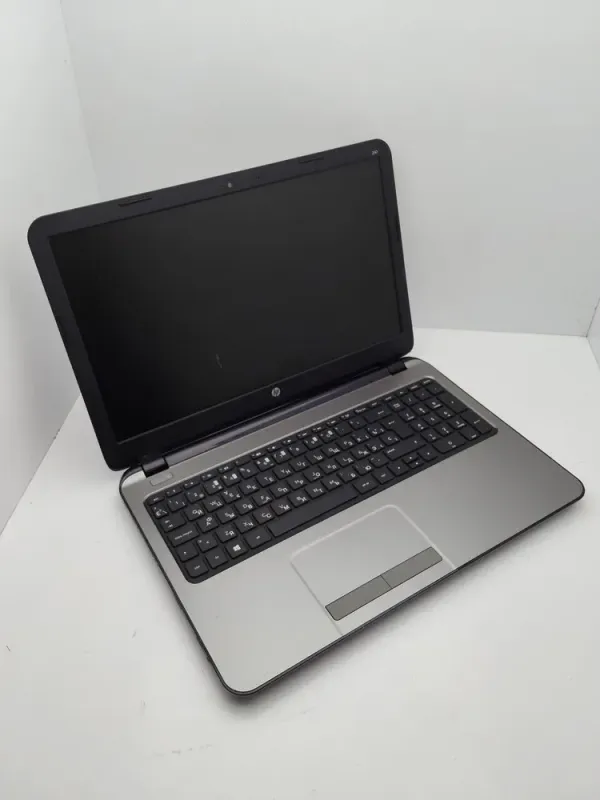 Ноутбук HP Compag 250 / 15.6" (1366x768) TN / Intel Celeron N2840 (2 ядра по 2.16 - 2.58 GHz) / 4 GB DDR3 / 500 GB HDD / Intel HD Graphics / WebCam б/в - зображення 3