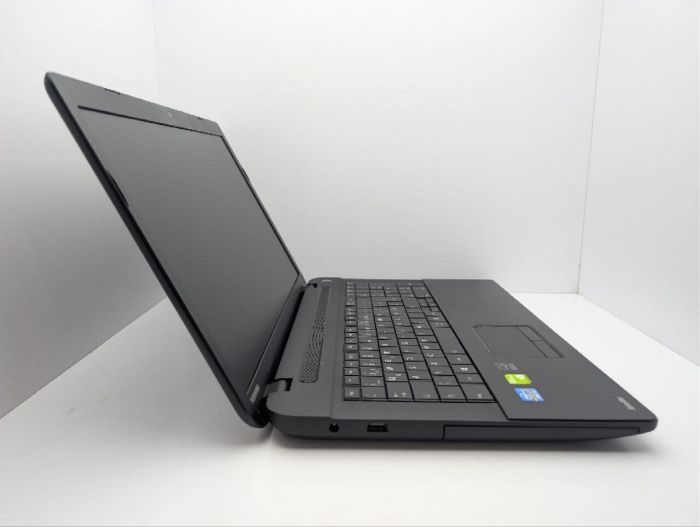 Ноутбук Toshiba Satellite C70-A / 17.3" (1600x900) TN / Intel Core i3-3120M (2 (4) ядра по 2.5 GHz) / 6 GB DDR3 / 500 GB HDD / nVidia GeForce 710M, 1 GB GDDR3, 64-bit / WebCam / DVD-ROM б/в - изображение 4