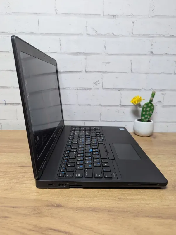 Ноутбук Б-клас Dell Latitude 5580 / 15.6" (1920x1080) TN / Intel Core i5-6300U (2 (4) ядра по 2.4 - 3.0 GHz) / 8 GB DDR4 / 128 GB SSD / Intel HD Graphics 520 / WebCam б/в - зображення 6