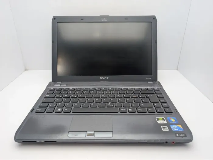 Ноутбук Sony VPC S13 / 13.3" (1366x768) TN / Intel Core i5-580M (2 (4) ядра по 2.6 - 3.3 GHz) / 6 GB DDR3 / 500 GB HDD / nVidia GeForce 310M, 512 MB GDDR3, 64-bit / WebCam / DVD-ROM б/в - зображення 3