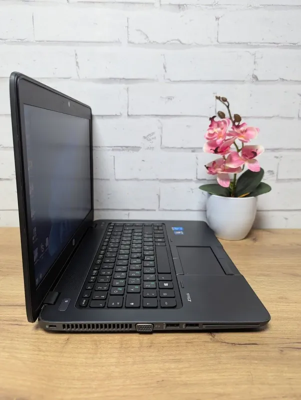 Мобільна робоча станція Б-клас HP ZBook 14 G2 / 14" (1366x768) TN / Intel Core i5-5200U (2 (4) ядра по 2.2 - 2.7 GHz) / 8 GB DDR3 / 128 GB SSD / AMD FirePro M4150, 1 GB GDDR5, 128-bit / WebCam б/в - зображення 4