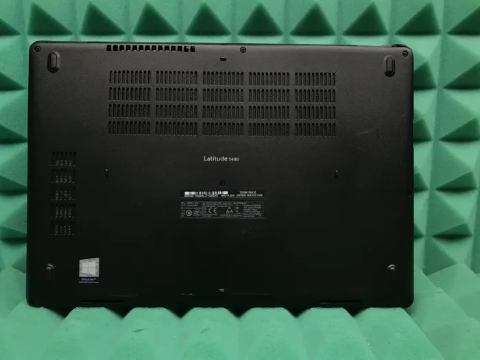 Ноутбук Б-клас Dell Latitude 5480 / 14" (1920x1080) IPS / Intel Core i5-7440HQ (4 ядра по 2.8 - 3.8 GHz) / 8 GB DDR4 / 256 GB SSD M.2 / Intel HD Graphics 630 / USB 3.1 / HDMI / Windows 11 б/в - зображення 9