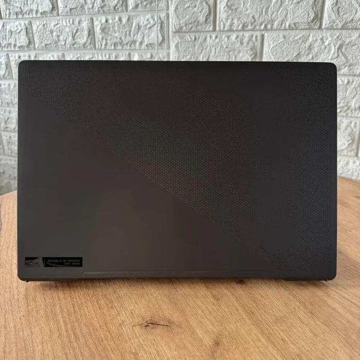 Ігровий ноутбук Asus ROG Zephyrus G15 GA503QR / 15.6" (2560x1440) IPS / AMD Ryzen 9 5900HS (8 (16) ядер по 3.0 - 4.6 GHz) / 16 GB DDR4 / 1000 GB SSD / nVidia GeForce RTX 3070, 8 GB GDDR6, 256-bit / WebCam б/в - зображення 3