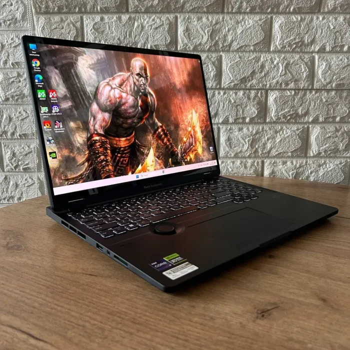 Ігровий ноутбук Asus ProArt Studiobook 16 OLED H7604JV / 16" (3200x2000) OLED Touch / Intel Core i9-13980HX (24 (32) ядра по 4.0 - 5.6 GHz) / 16 GB DDR5 / 1000 GB SSD NVMe / nVidia GeForce RTX 4060, 8 GB GDDR6, 128-bit / WebCam б/в - зображення 4