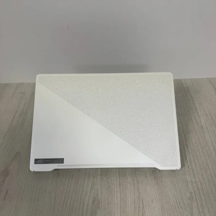 Ігровий ультрабук Б-класу Asus ROG Zephyrus G14 GA401IV / 14" (1920x1080) IPS / AMD Ryzen 9 4900HS (8 (16) ядер по 3,0 - 4,3 ГГц) / 16 ГБ DDR4 / 512 ГБ SSD NVMe / nVidia GeForce RTX 2060 Max-Q, 6 ГБ GDDR6, 192-біт б/в - зображення 8