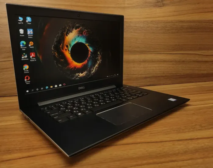 Ультрабук Б-клас Dell Vostro 5471 / 14" (1920x1080) IPS / Intel Core i5-8250U (4 (8) ядра по 1.6 - 3.4 GHz) / 8 GB DDR4 / 240 GB SSD / Intel UHD Graphics 620 / WebCam / Windows 10 б/в - зображення 5