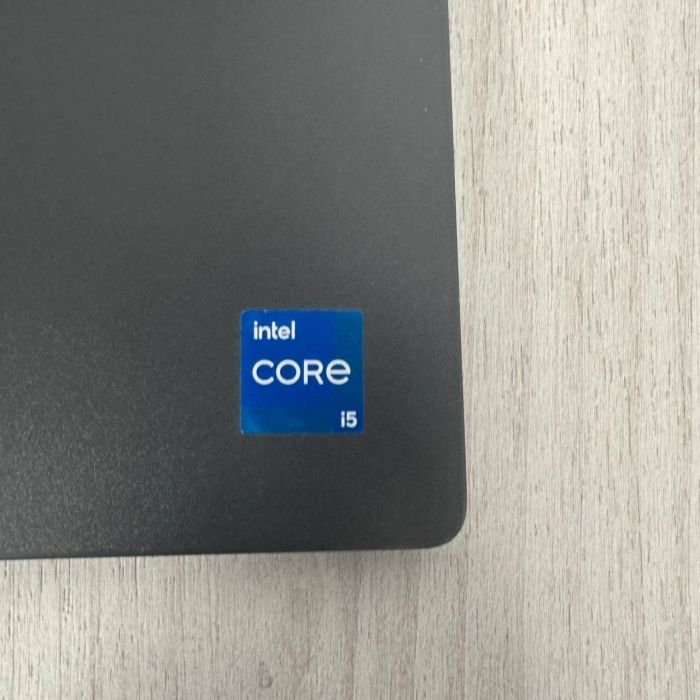 Ультрабук Б-клас Dell Latitude 3540 / 15.6" (1920x1200) IPS / Intel Core i5-1335U (10 (12) ядер по 3.4 - 4.6 GHz) / 16 GB DDR4 / 256 GB SSD M.2 NVMe / Intel Iris Xe Graphics / WebCam б/в - зображення 5