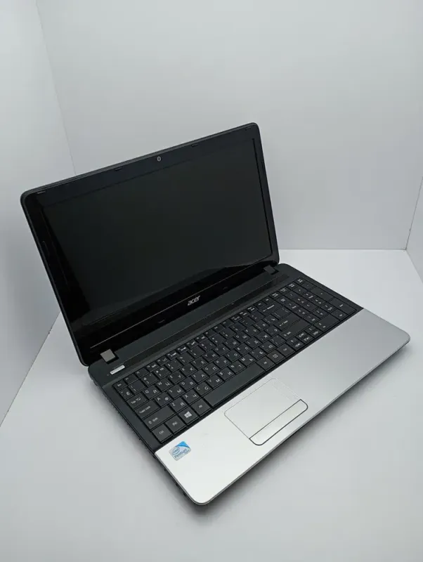Ноутбук Acer Aspire E1-531 / 15.6" (1366x768) TN / Intel Pentium B960 (2 ядра по 2.2 GHz) / 6 GB DDR3 / 500 GB HDD / Intel HD Graphics / WebCam б/в - зображення 3