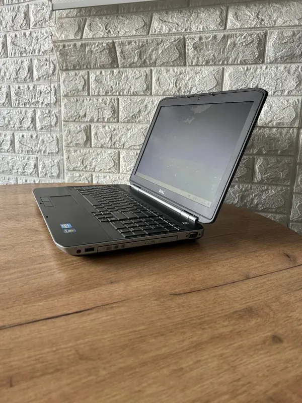 Ноутбук Б-клас Dell Latitude E5520 / 15.6" (1366x768) TN / Intel Core i7-2640M (2 (4) ядра по 2.8 - 3.5 GHz) / 4 GB DDR3 / 500 GB HDD / Intel HD Graphics 3000 / WebCam / DVD-RW б/в - зображення 5