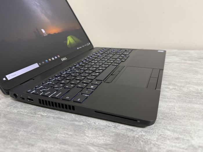 Ігровий ноутбук Dell Latitude 5501 / 15.6" (1920x1080) IPS / Intel Core i7-9850H (6 (12) ядра по 2.6 - 4.6 GHz) / 16 GB DDR4 / 512 GB SSD / nVidia GeForce MX150, 2 GB GDDR5, 64-bit / WebCam б/в - зображення 5