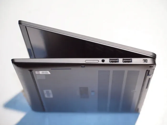 Ультрабук Dell Latitude 7410 / 14" (1920x1080) IPS / Intel Core i5-10310U (4 (8) ядра по 1.7 - 4.4 GHz) / 16 GB DDR4 / 256 GB SSD M.2 / Intel UHD Graphics / WebCam / Fingerprint / USB 3.2 / HDMI / Windows 10 б/в - зображення 4