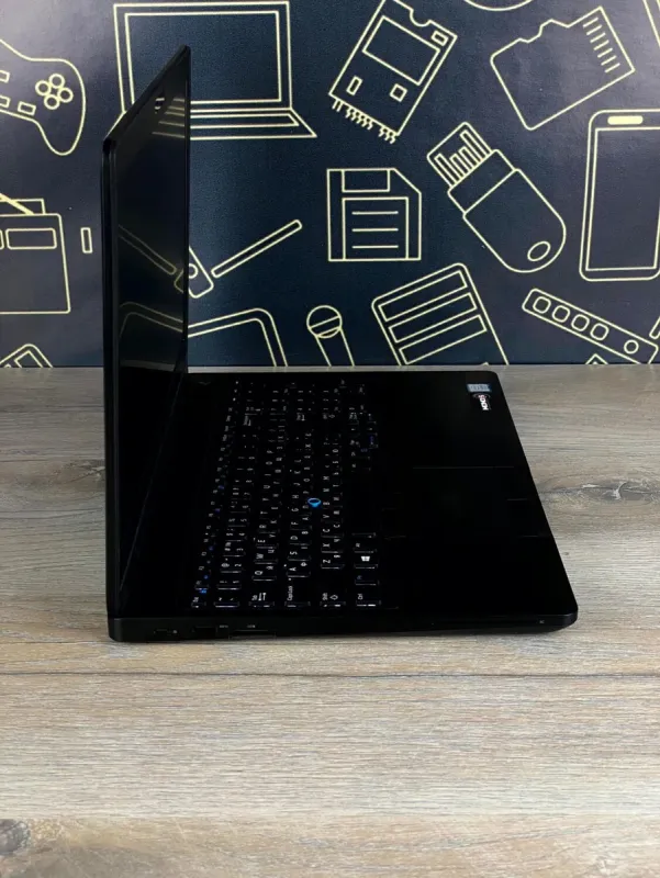 Ультрабук Dell Latitude 5591 / 15.6" TN / Intel Core i5-8300H (4 (8) ядра по 2.3-4 GHz) / 12 GB DDR4 / 512 GB SSD / UHD Graphics 630 / WebCam б/в - зображення 4