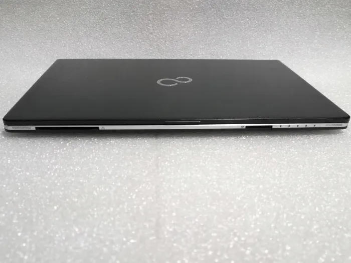 Ультрабук Б-клас Fujitsu LifeBook / 13.3" IPS Touch / Core i5-6300U (2(4) ядра по 2.4-3 GHz) / 8GB DDR4 / 256GB SSD / HD Graphics 520 / WebCam / HDMI б/в - зображення 7