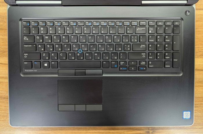 Мобільна робоча станція Dell Precision 7720 / 17.3" (1920x1080) IPS / Intel Core i7-7820HQ (4 (8) ядра по 2.9 - 3.9 GHz) / 32 GB DDR4 / 480 GB SSD / nVidia Quadro P3000, 6 GB GDDR5, 192-bit / WebCam / Windows 10 б/в - зображення 3