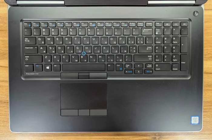 Мобільна робоча станція Dell Precision 7720 / 17.3" (1920x1080) IPS / Intel Core i7-7820HQ (4 (8) ядра по 2.9 - 3.9 GHz) / 32 GB DDR4 / 480 GB SSD / nVidia Quadro P3000, 6 GB GDDR5, 192-bit / WebCam / Windows 10 б/в - зображення 3