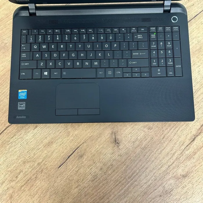 Ноутбук Б-клас Toshiba Satellite C55 / 15.6" (1366x768) TN / Intel Pentium N3510 (4 ядра по 2.0 GHz) / 4 GB DDR4 / 500 GB HDD / Intel HD Graphics / WebCam б/в - зображення 7