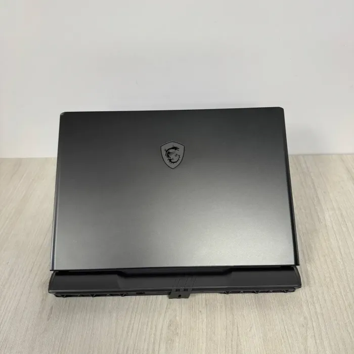 Ігровий ноутбук Б-класу MSI Vector 17 HX A14VGG / 17,3" (2560×1440) IPS / Intel Core i9-14900HX (24 (32) ядер по 2,2 - 5,7 ГГц) / 32 ГБ DDR5 / 1000 ГБ SSD NVMe / nVidia GeForce RTX 4070, 8 ГБ GDDR6, 128-біт / Веб-камера б/в - зображення 9