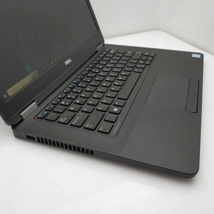Ультрабук Dell Latitude E5470 / 14" TN / Core i5-6300U (2(4) ядра по 2.4-3 GHz) / 8GB DDR4 / 256GB SSD / HD Graphics 520 / WebCam / Win 10 Pro б/в - зображення 4