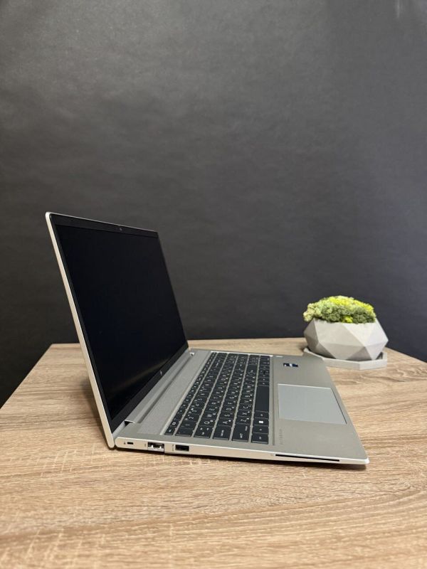 Ультрабук HP EliteBook 650 G9 / 15.6" (1920x1080) IPS / Intel Core i5-1245U (10 (12) ядер 3.3 - 4.4 GHz) / 16 GB DDR4 / 512 GB SSD / Intel Iris Xe Graphics / WebCam / Win 11 б/в - зображення 4