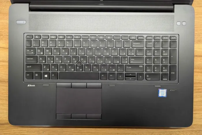 Мобільна робоча станція HP zBook 17 G3 / 17.3" (1920x1080) IPS / Intel Xeon E3-1575M v5 (4 (8) ядра по 3.0 - 3.9 GHz) / 32 GB DDR4 / 1000 GB SSD / nVidia Quadro M5000M, 8 GB GDDR5, 256-bit / WebCam / Fingerprint / Windows 10 б/в - зображення 3