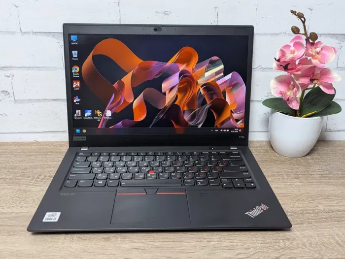 Ультрабук Lenovo ThinkPad T14s Gen 1 / 14" (1920x1080) IPS / Intel Core i5-10210U (4 (8) ядра по 1.6 - 4.2 GHz) / 8 GB DDR4 / 256 GB SSD / Intel UHD Graphics / WebCam б/в - зображення 2