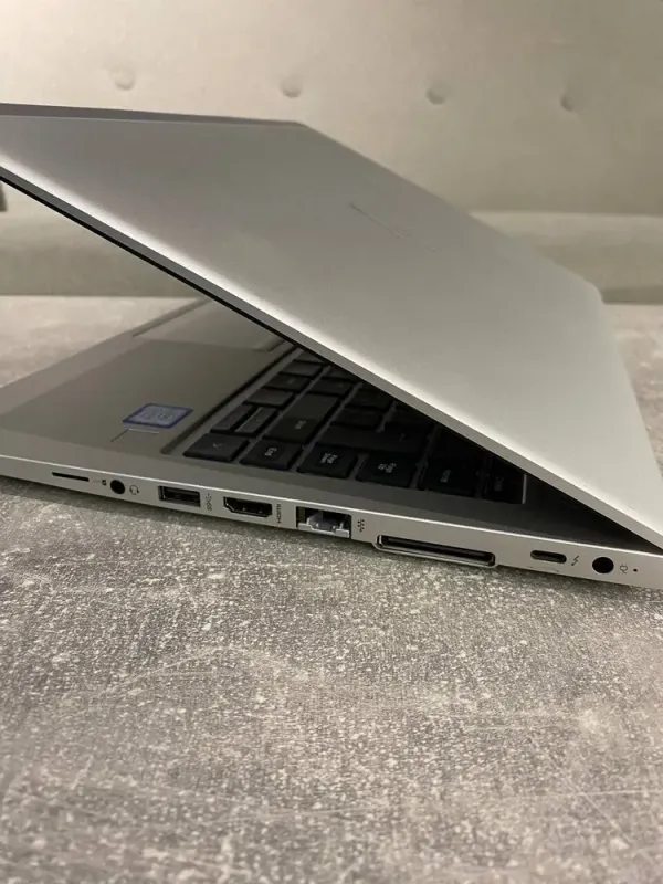 Ультрабук HP EliteBook 840 G5 / 14" (1920x1080) IPS / Intel Core i5-8250U (4 (8) ядра по 1.6 - 3.4 GHz) / 8 GB DDR4 / 256 GB SSD M.2 / Intel HD Graphics 620 / WebCam / Win 10 б/в - зображення 4