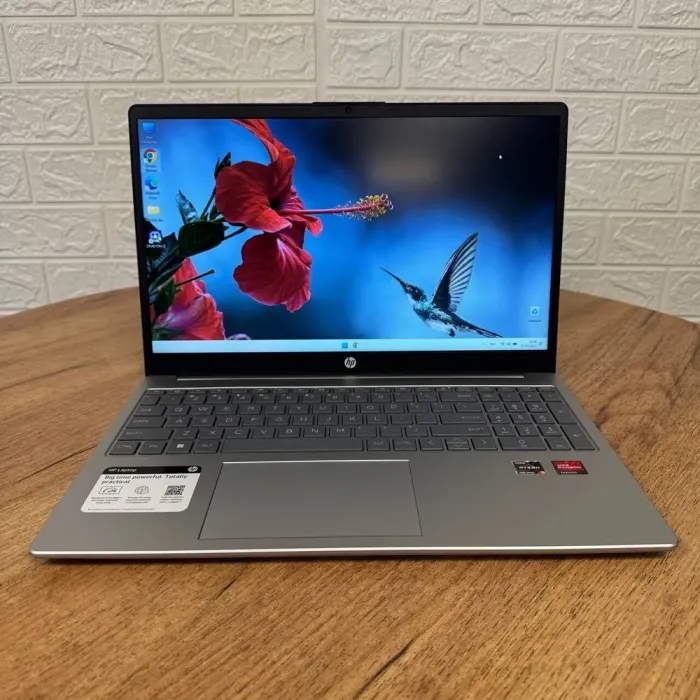 Ультрабук Б-клас HP 15-fc0093dx / 15.6" (1920x1080) TN / AMD Ryzen 5 7520U (4 (8) ядра по 2.8 - 4.3 GHz) / 16 GB DDR4 / 256 GB SSD NVMe / AMD Radeon 610M Graphics / WebCam б/в - зображення 2