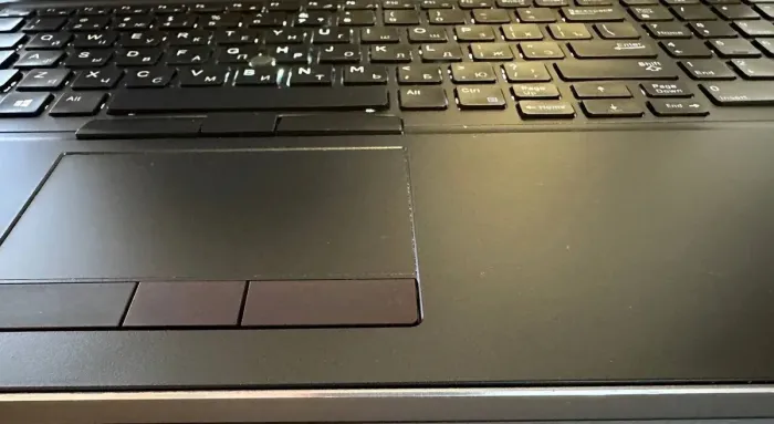 Мобільна робоча станція Б-класу Dell Precision 7520 / 15,6" (1920x1080) IPS / Intel Core i7-7820HQ (4 (8) ядра по 2.9 - 3.9 GHz) / 16 GB DDR4 / 1000 GB SSD / nVidia Quadro M1200, 4 GB GDDR5, 128-bit / WebCam б/в - зображення 8