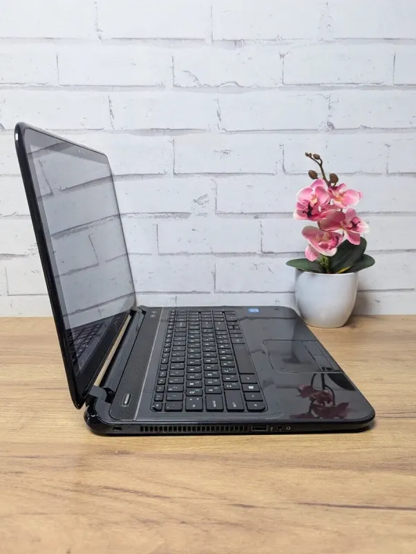 Ноутбук Б-клас HP Pavilion ProtectSmart / 15.6" (1366x768) TN / Intel Core i5-3337U (2 (4) ядра по 1.8 - 2.7 GHz) / 8 GB DDR3 / 128 GB SSD / Intel HD Graphics 4000 / WebCam б/в - зображення 3