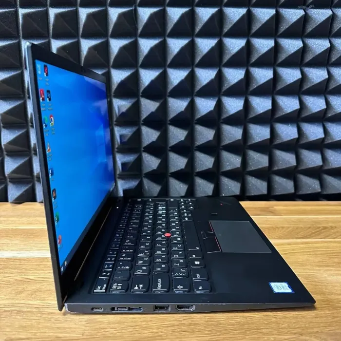 Ультрабук Б-клас Lenovo ThinkPad X1 Carbon 6th Gen / 14" (1920x1080) TN / Intel Core i7-8550U (4 (8) ядра по 1.8 - 4.0 GHz) / 16 GB DDR3 / 512 GB SSD / Intel UHD Graphics 620 / WebCam б/в - зображення 3